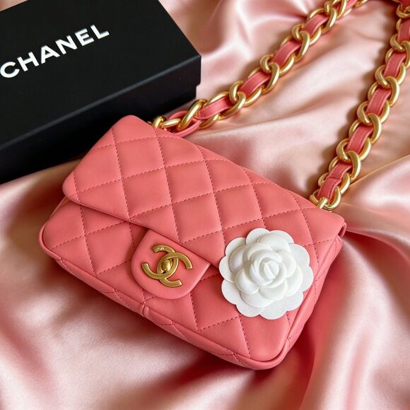 Chanel Classic Flap Mini in Quilted - Picture 6 of 6